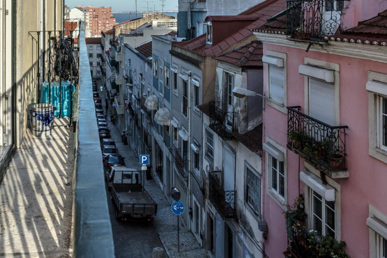 Lovelystay - Sunny Flat W/ Balcony Overseeing Graca And River Apartment Lissabon
