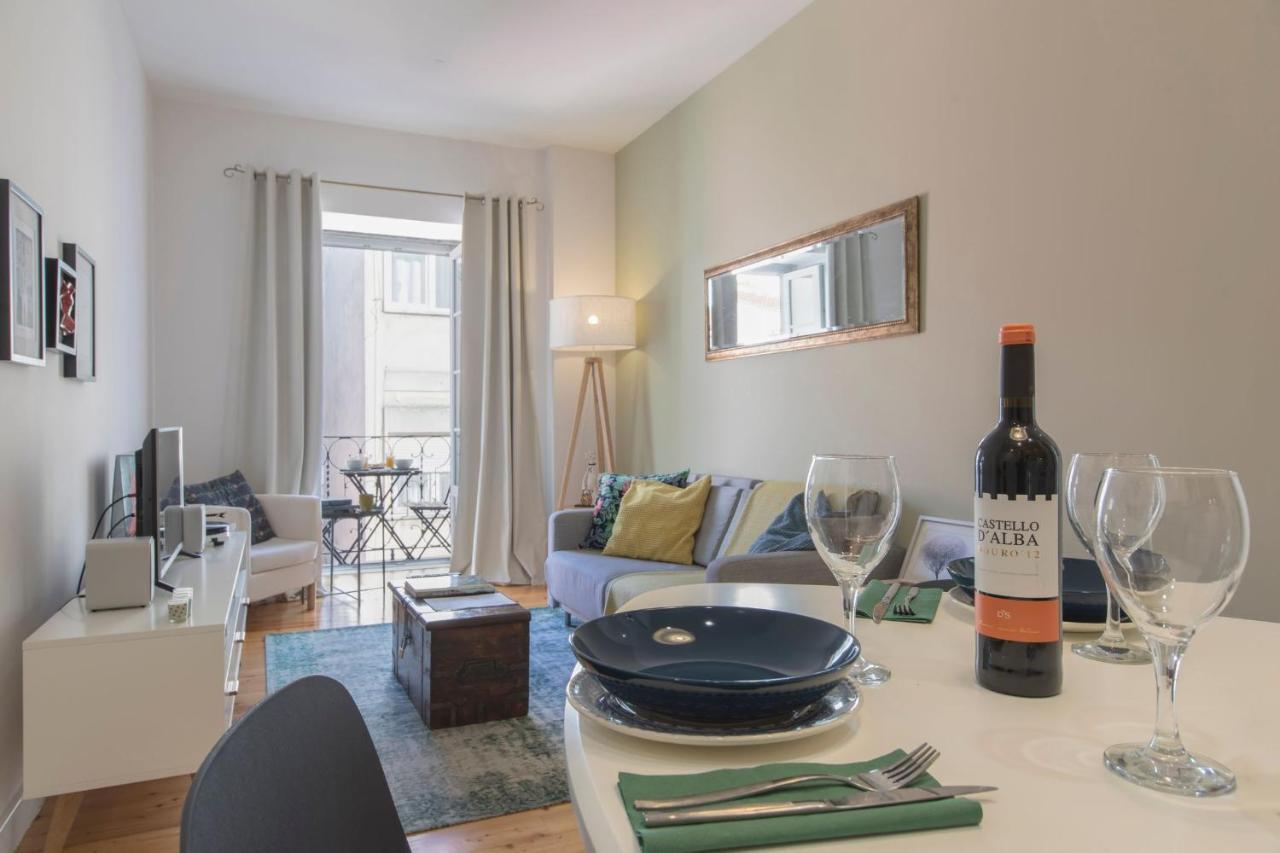 Lovelystay - Sunny Flat W/ Balcony Overseeing Graca And River Apartment Lissabon