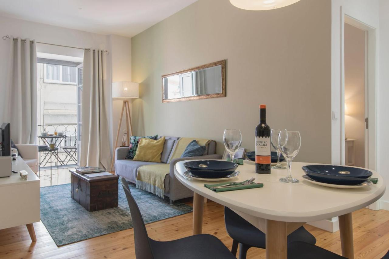 Lovelystay - Sunny Flat W/ Balcony Overseeing Graca And River Apartment Lissabon