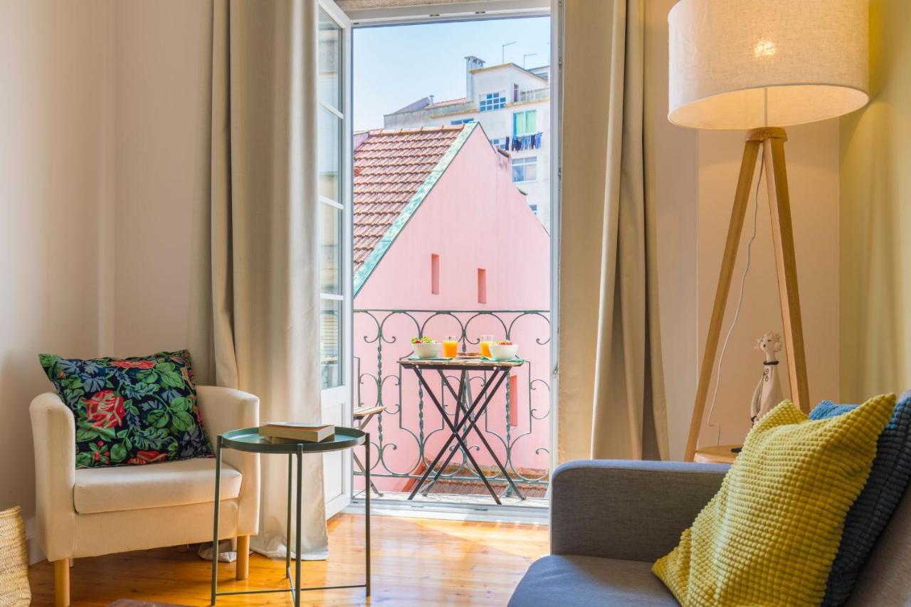 Apartment Lovelystay - Sunny Flat W/ Balcony Overseeing Graca And River Lissabon