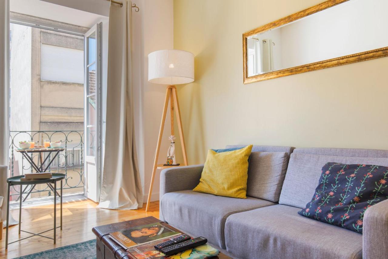 Lovelystay - Sunny Flat W/ Balcony Overseeing Graca And River Apartment Lissabon